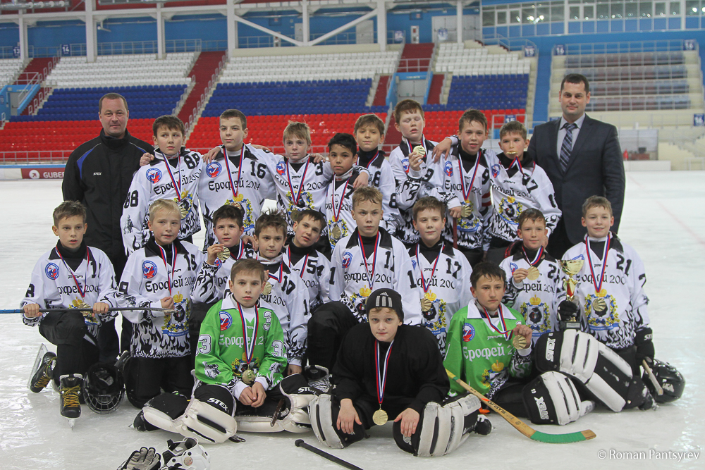 Кизилов команда.jpg